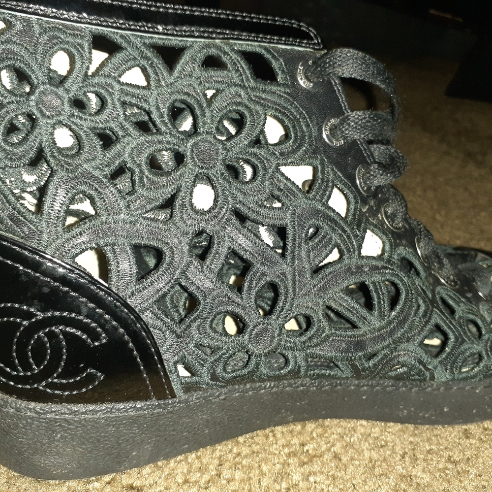 Chanel Sneakers Women 7.5.